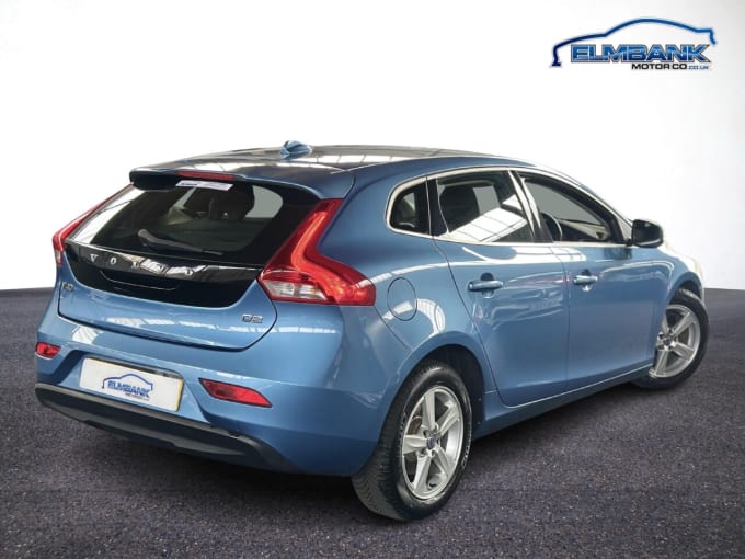 2025 Volvo V40