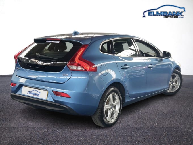 2025 Volvo V40