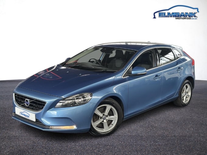 2025 Volvo V40