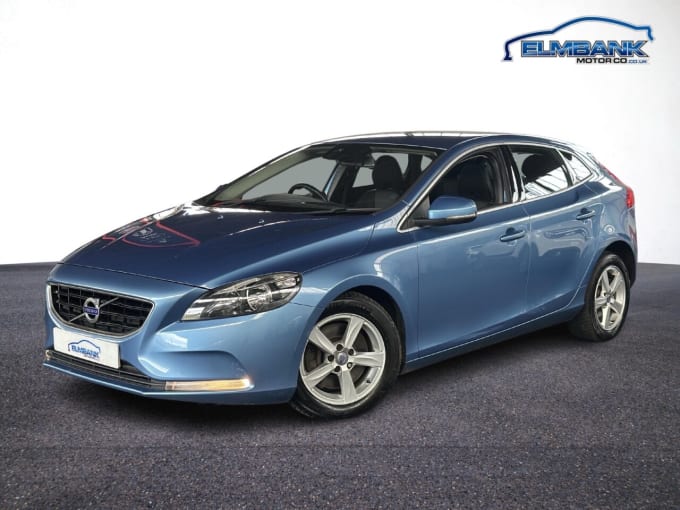 2025 Volvo V40