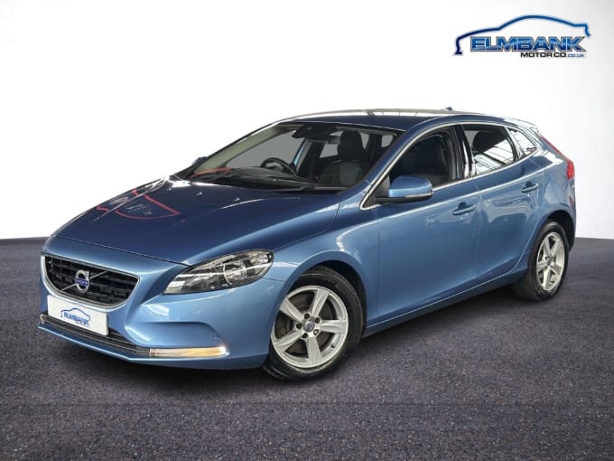 2025 Volvo V40