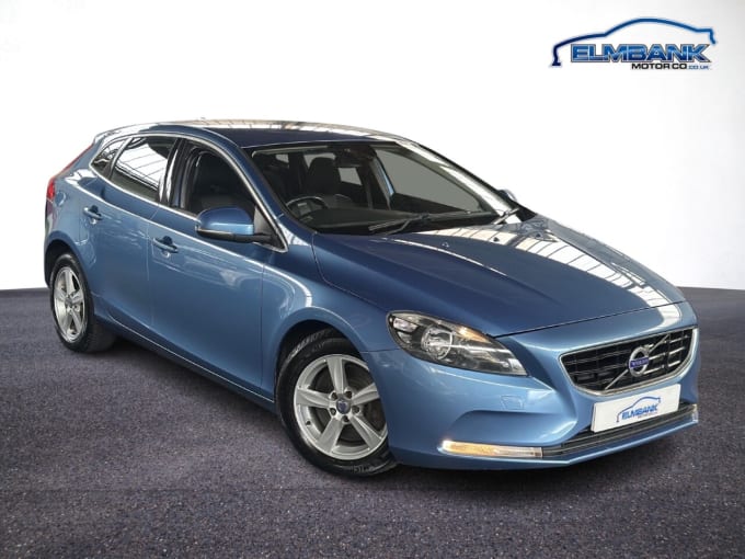 2025 Volvo V40