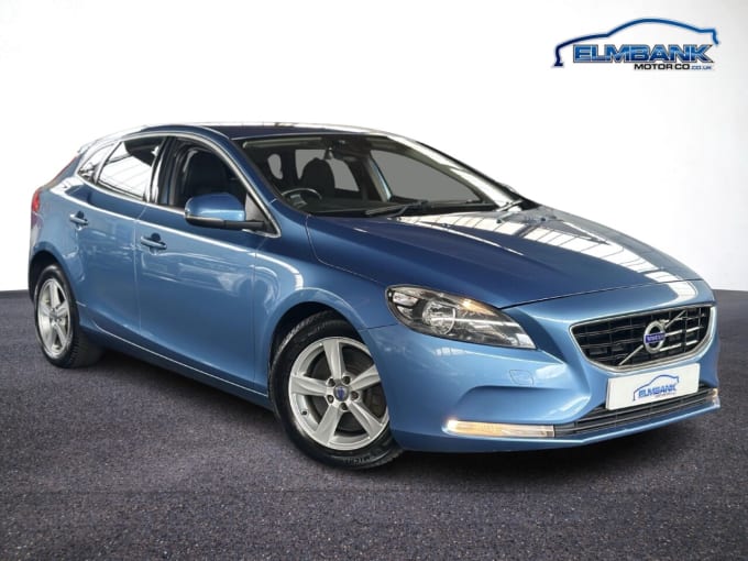 2025 Volvo V40