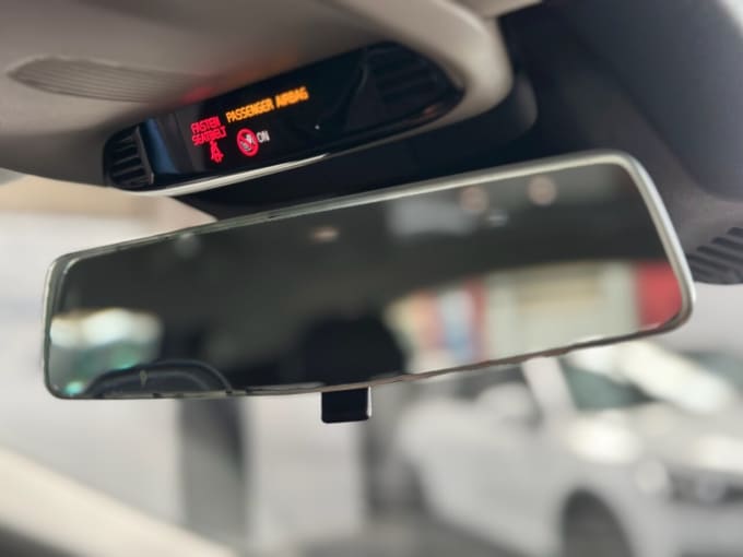 2025 Volvo V40
