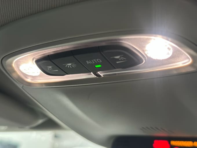 2025 Volvo V40