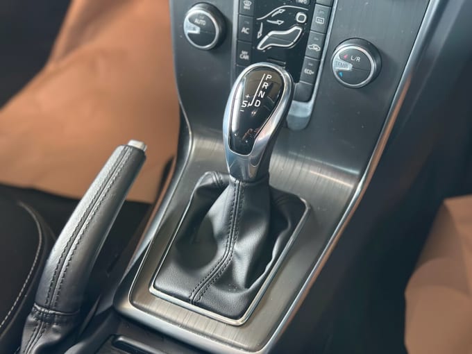 2025 Volvo V40