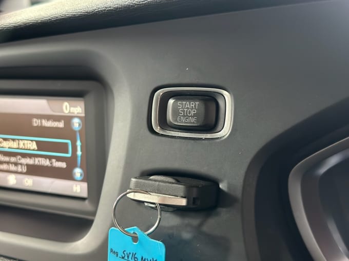 2025 Volvo V40