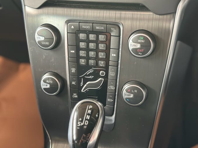 2025 Volvo V40