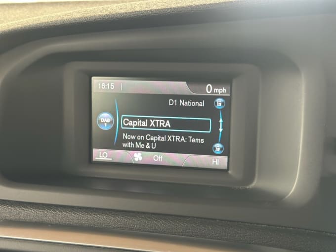 2025 Volvo V40