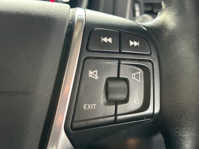 2025 Volvo V40