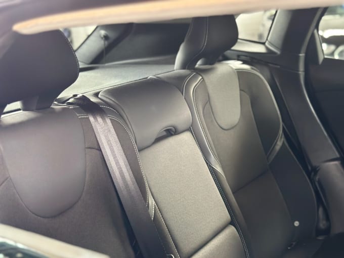 2025 Volvo V40