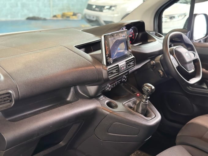 2025 Peugeot Partner