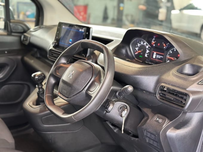 2025 Peugeot Partner