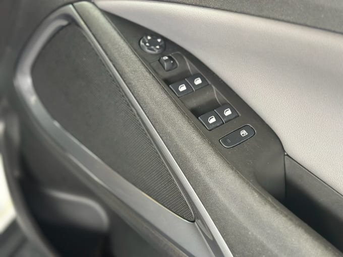 2025 Vauxhall Crossland X