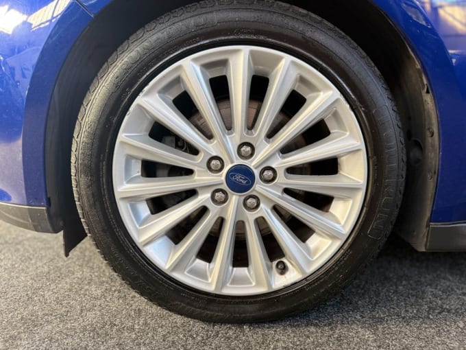 2025 Ford C-max