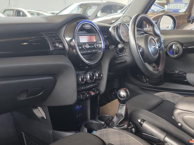 2025 Mini Hatch