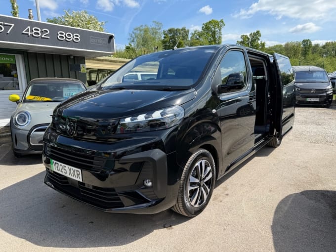 2025 Peugeot E- Traveller