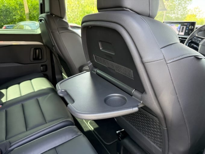 2025 Peugeot E- Traveller