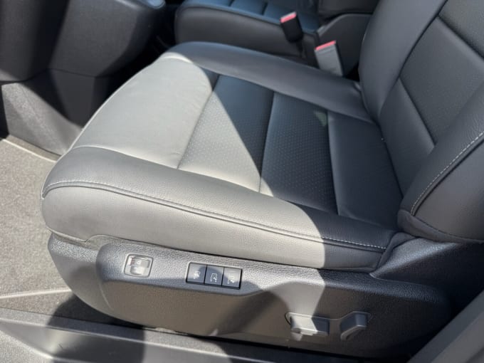 2025 Peugeot E- Traveller