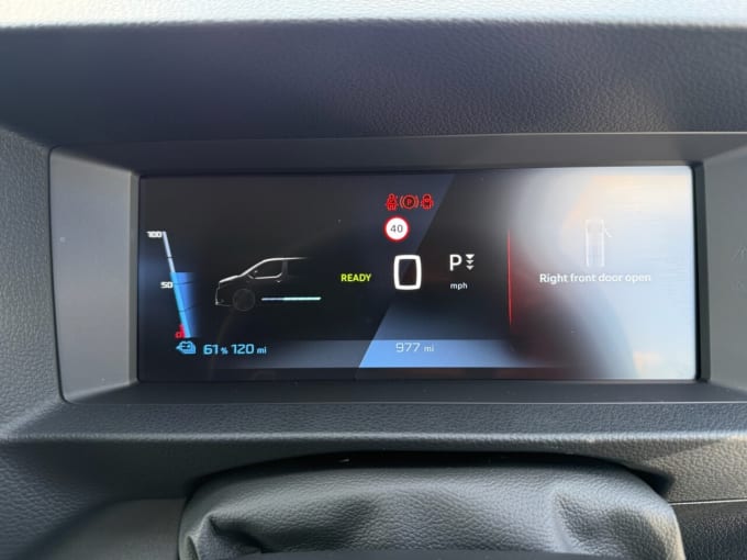 2025 Peugeot E- Traveller