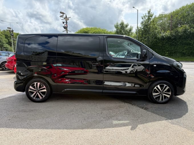 2025 Peugeot E- Traveller