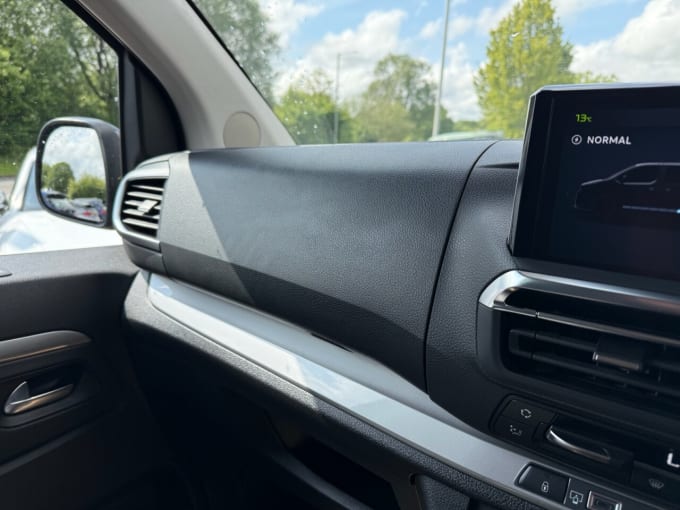 2025 Peugeot E- Traveller
