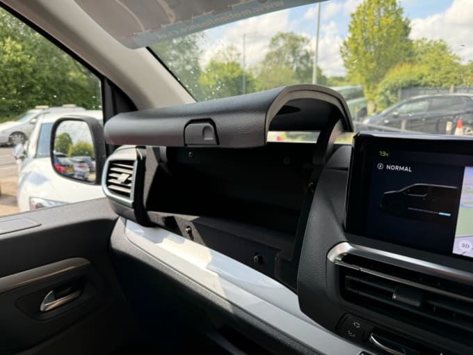 2025 Peugeot E- Traveller