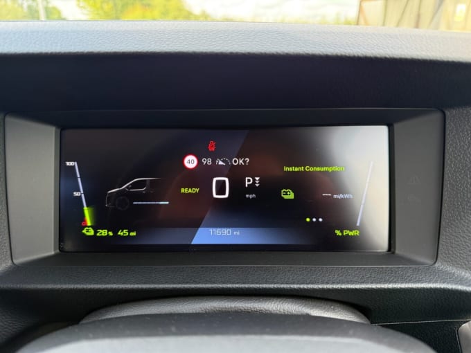 2025 Peugeot E- Traveller