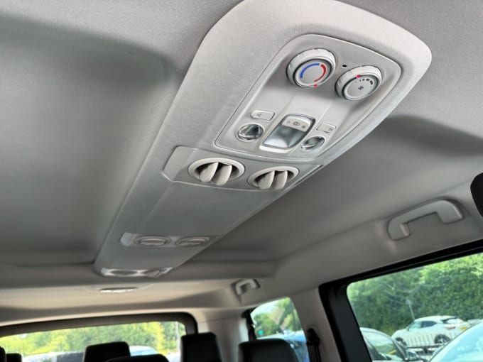 2025 Peugeot E- Traveller