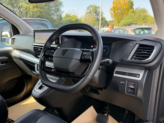 2025 Peugeot E- Traveller