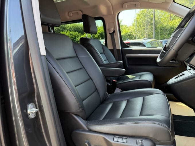 2025 Peugeot E- Traveller