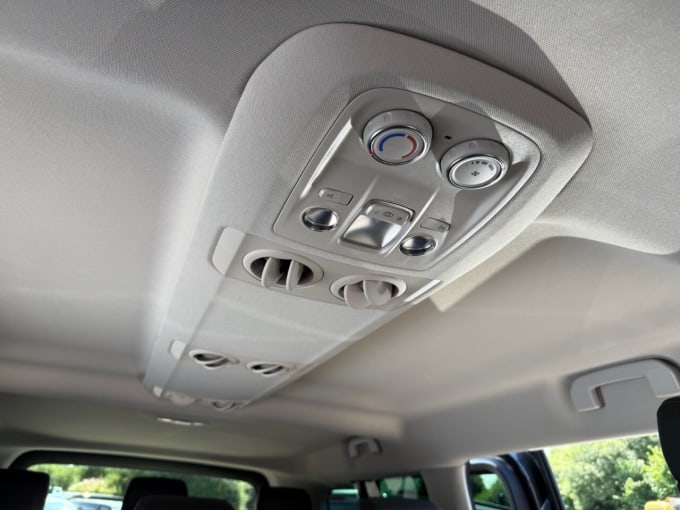 2025 Peugeot E- Traveller