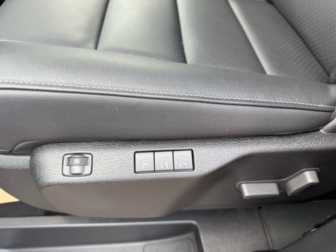 2025 Peugeot E- Traveller