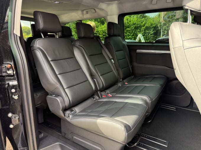 2025 Peugeot E- Traveller