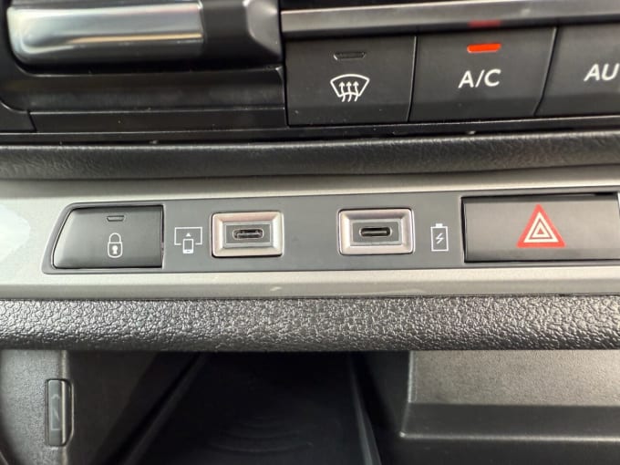 2025 Peugeot E- Traveller