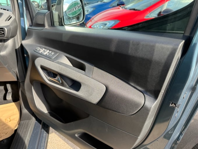 2025 Peugeot E-rifter
