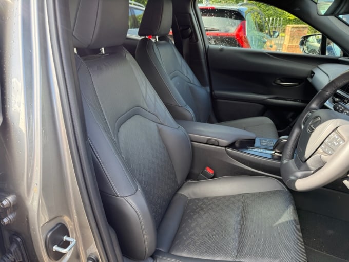 2025 Lexus Ux