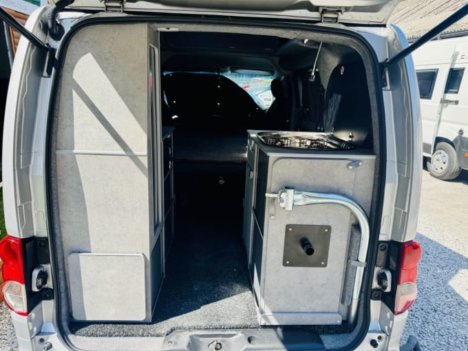 2025 Nissan Nv200