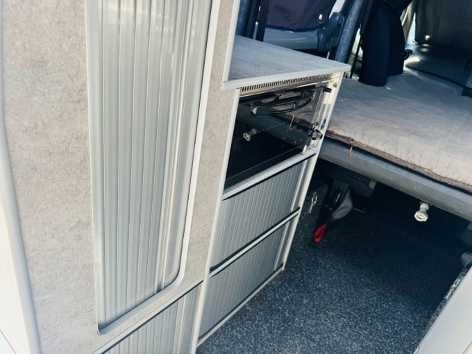 2025 Nissan Nv200