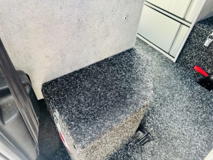 2025 Nissan Nv200