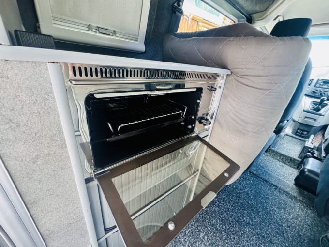 2025 Nissan Nv200