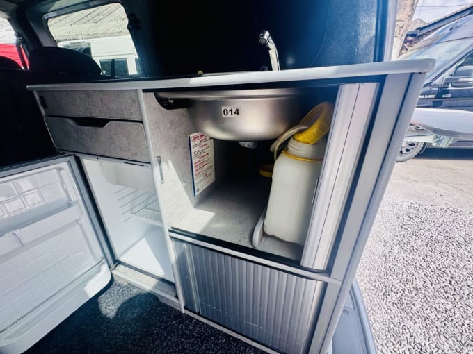 2025 Nissan Nv200