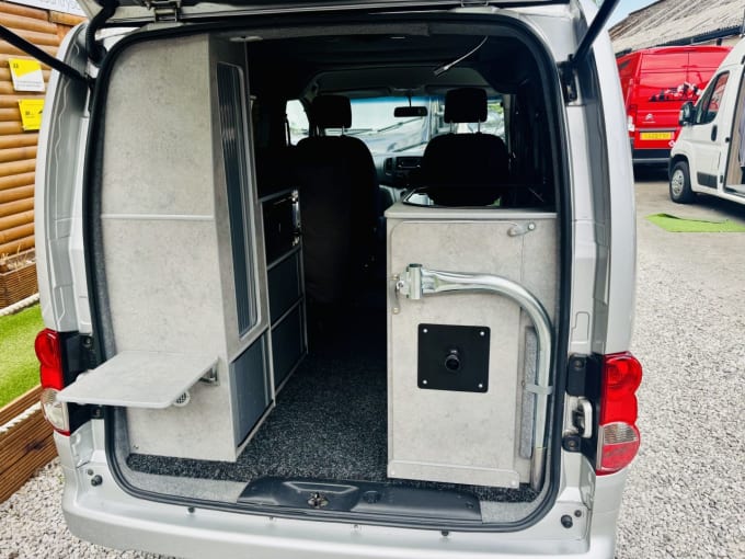 2025 Nissan Nv200