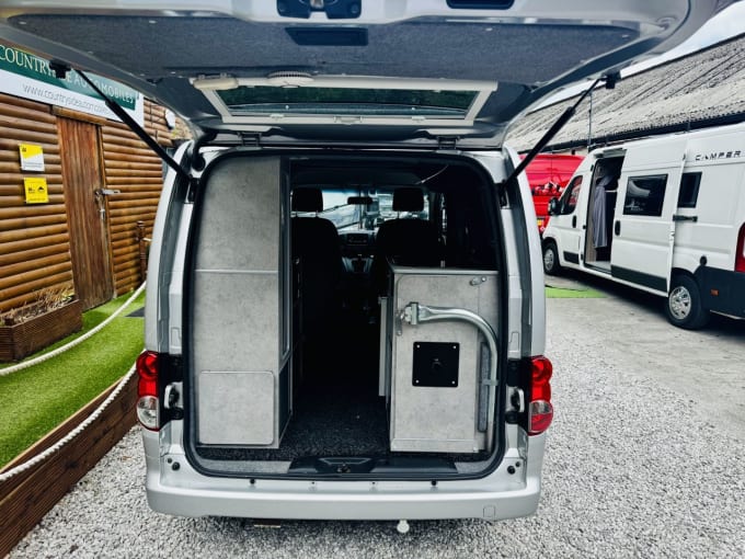 2025 Nissan Nv200