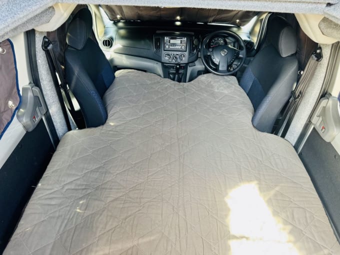 2025 Nissan Nv200