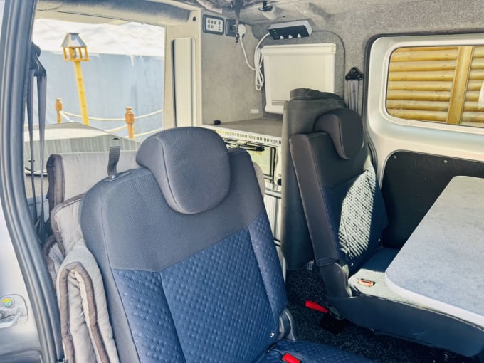 2025 Nissan Nv200