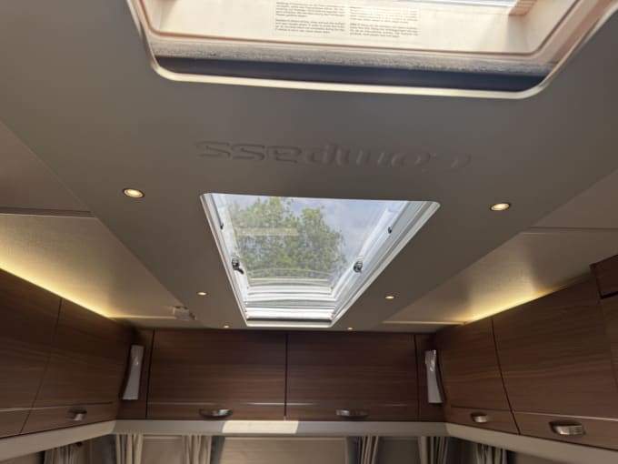 2025 Compass Corona 462