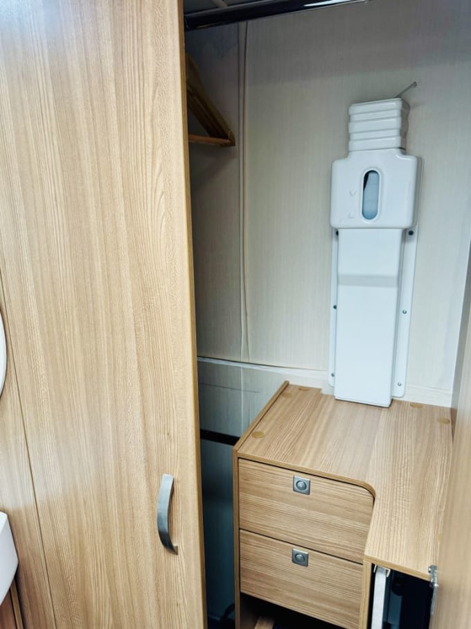 2025 Compass Corona 462