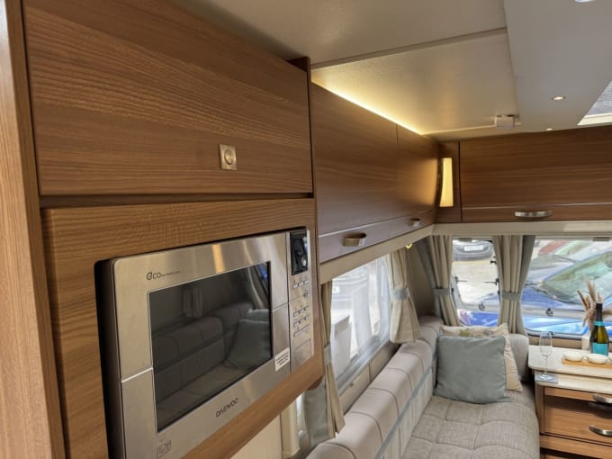 2025 Compass Corona 462