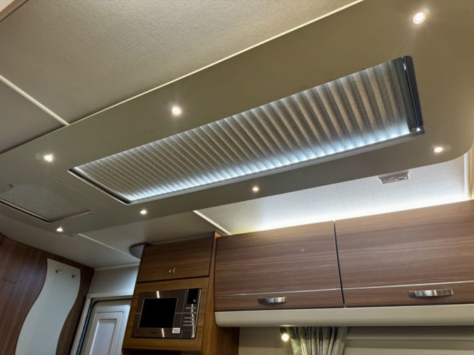 2025 Compass Corona 462